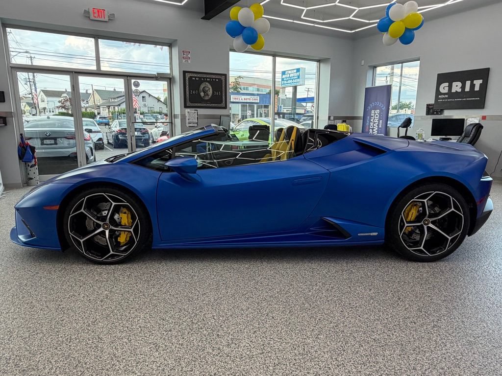 Used 2022 Lamborghini Huracan EVO RWD image 6