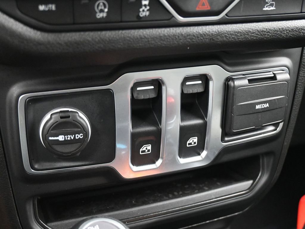 Used 2025 Jeep Wrangler Sport image 21