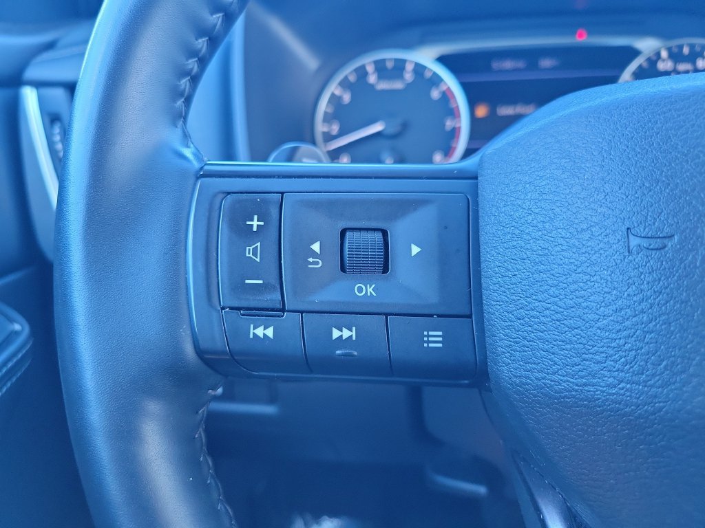 Used 2025 Nissan Rogue SV w/ SV Premium Package FWD image 18