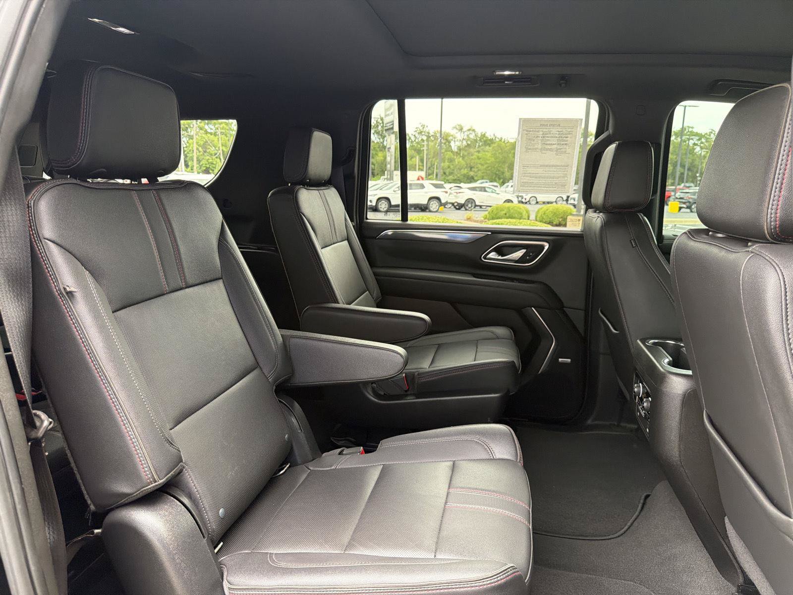 Used 2022 Chevrolet Suburban RST w/ Luxury Package AWD/4WD image 39