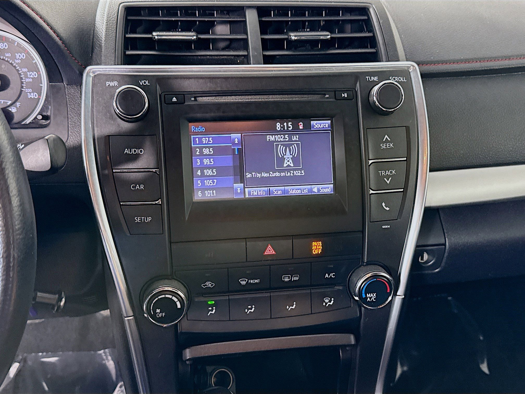 Used 2017 Toyota Camry SE w/ Moonroof Package image 18