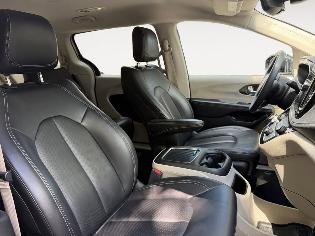 Used 2024 Chrysler Pacifica Limited FWD image 15