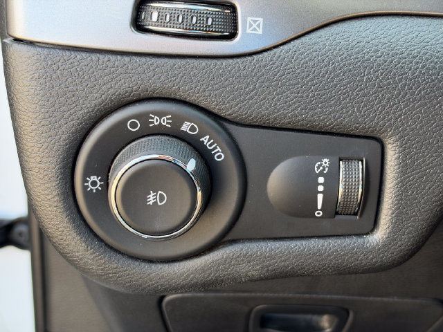Used 2019 Jeep Cherokee Latitude w/ Popular Appearance Group FWD image 8