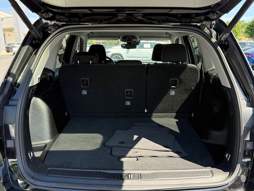 Used 2022 Jeep Grand Cherokee Laredo w/ Luxury Tech Group I image 15
