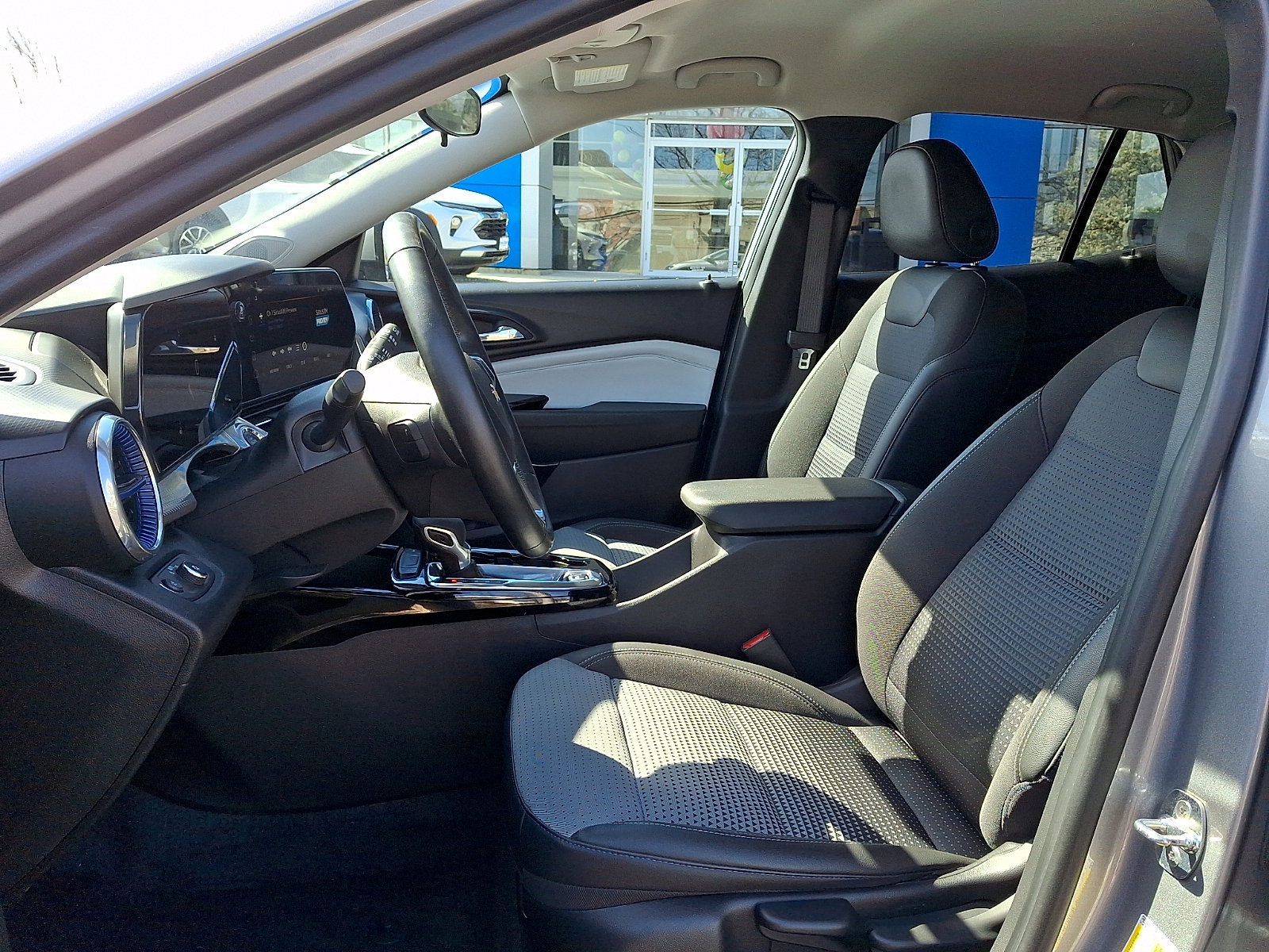 Used 2024 Chevrolet Trax LT w/ Driver Confidence Package image 14