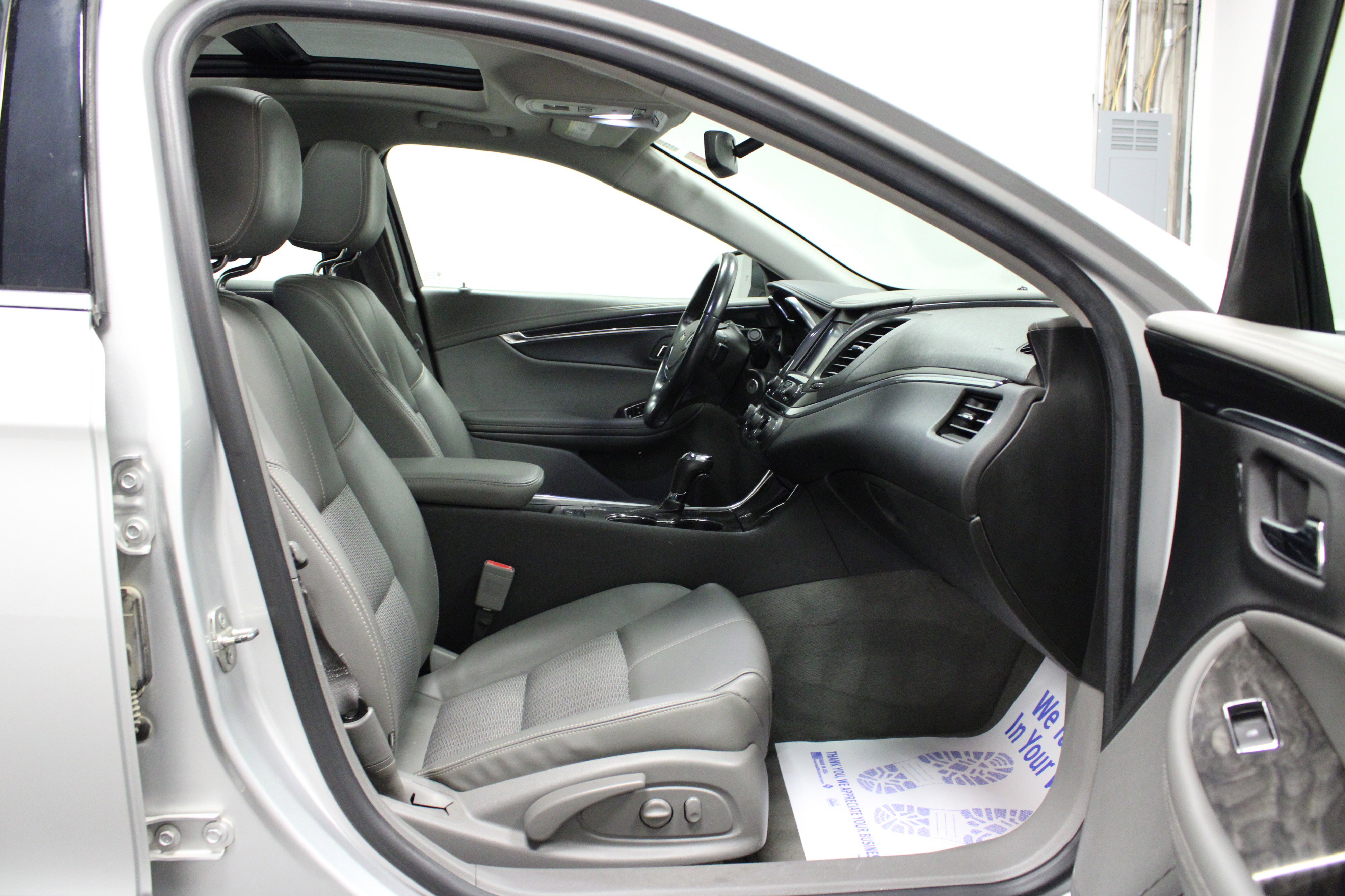 Used 2015 Chevrolet Impala LT w/ Convenience Package FWD image 15