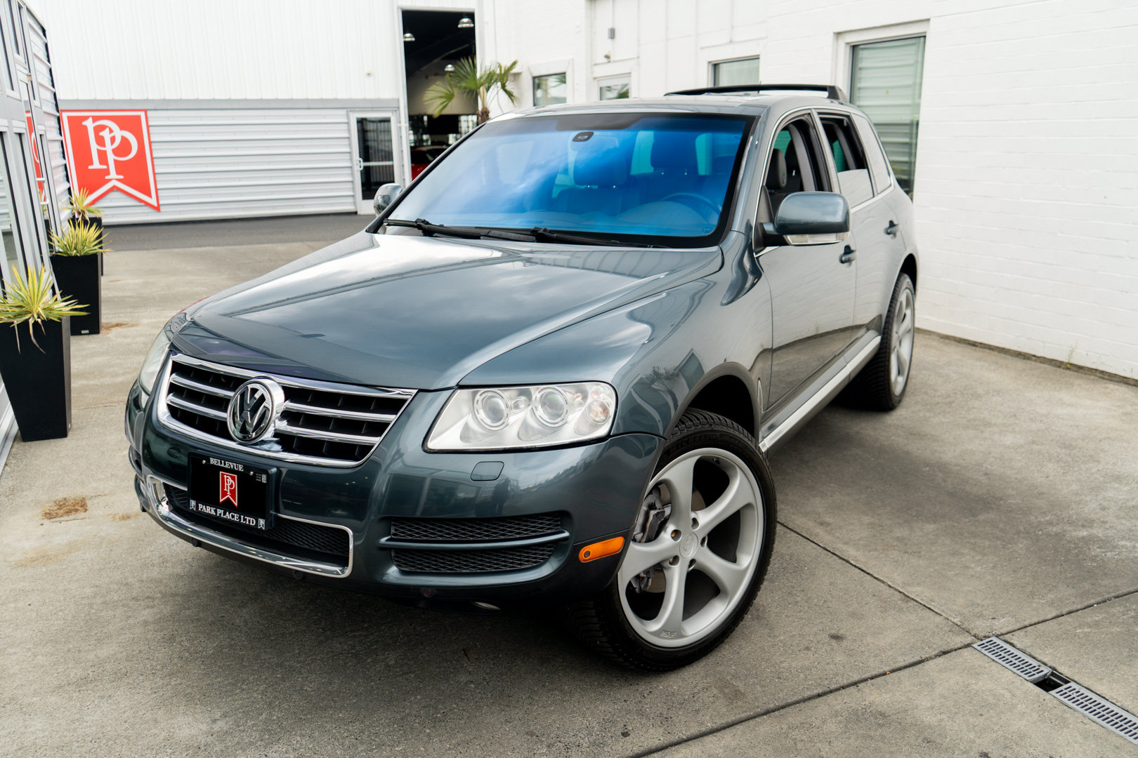 Used 2006 Volkswagen Touareg V10 TDI AWD/4WD image 3