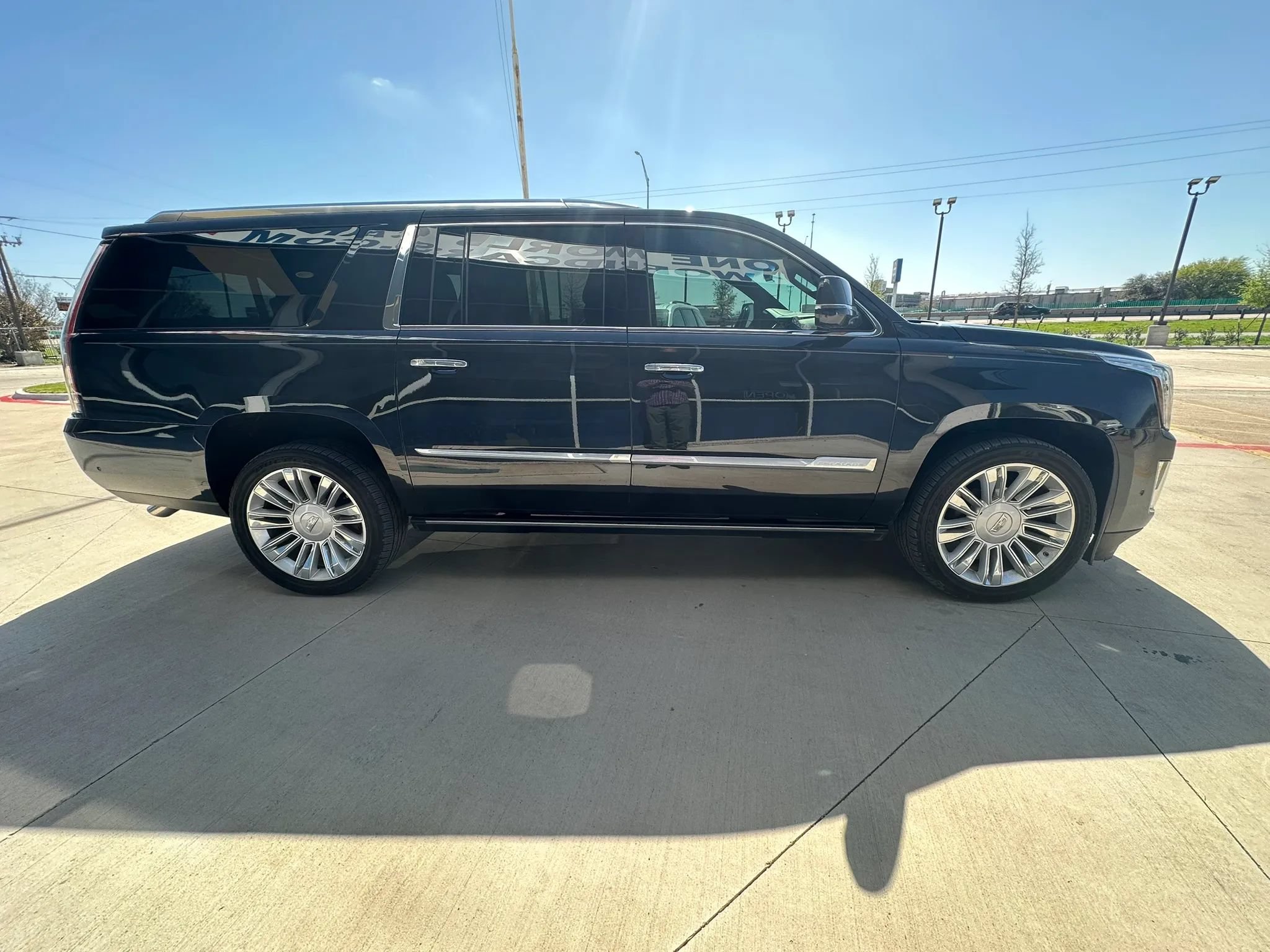 Used 2019 Cadillac Escalade ESV Platinum AWD/4WD image 6