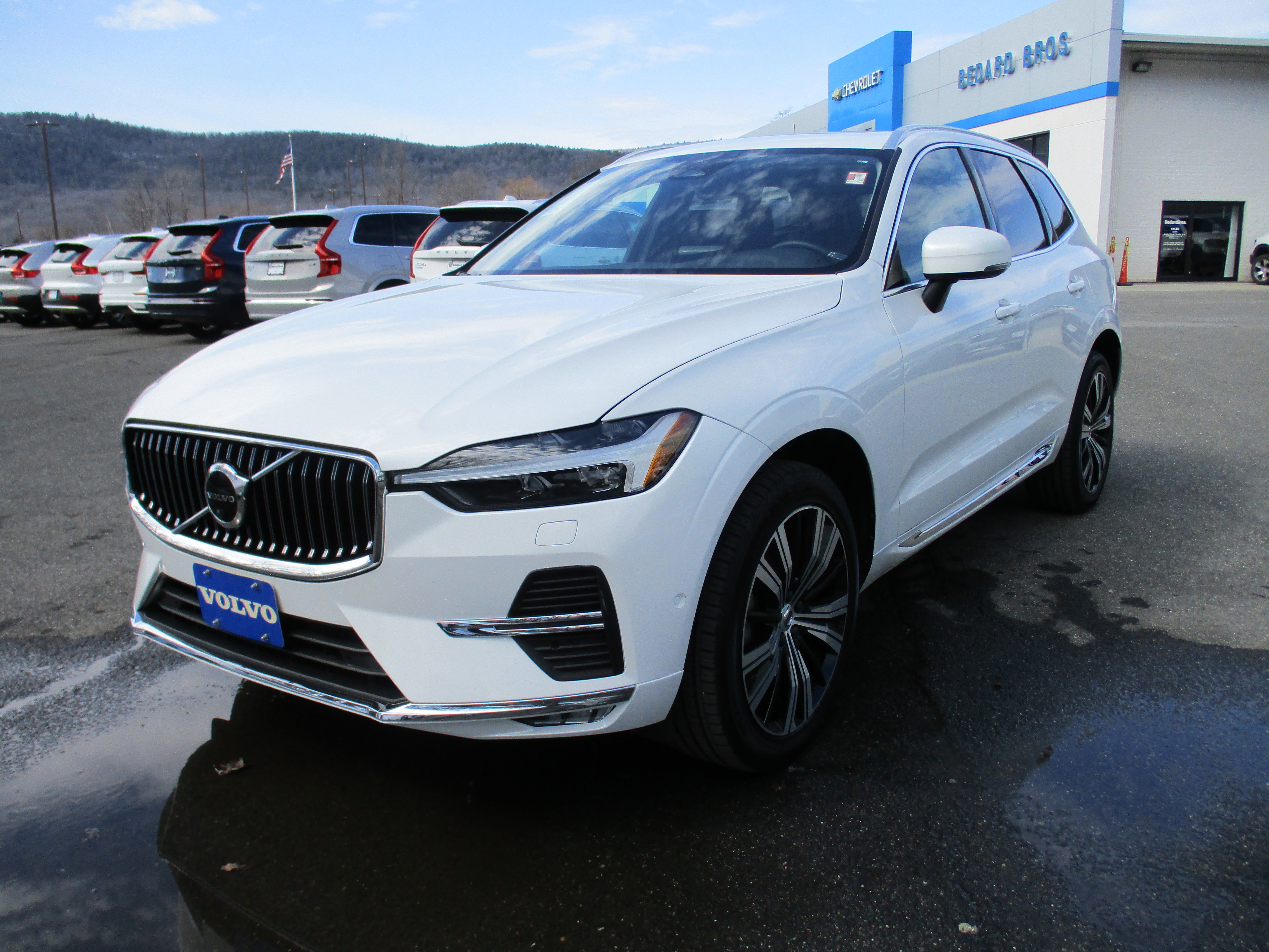 Certified 2023 Volvo XC60 B5 Plus image 1