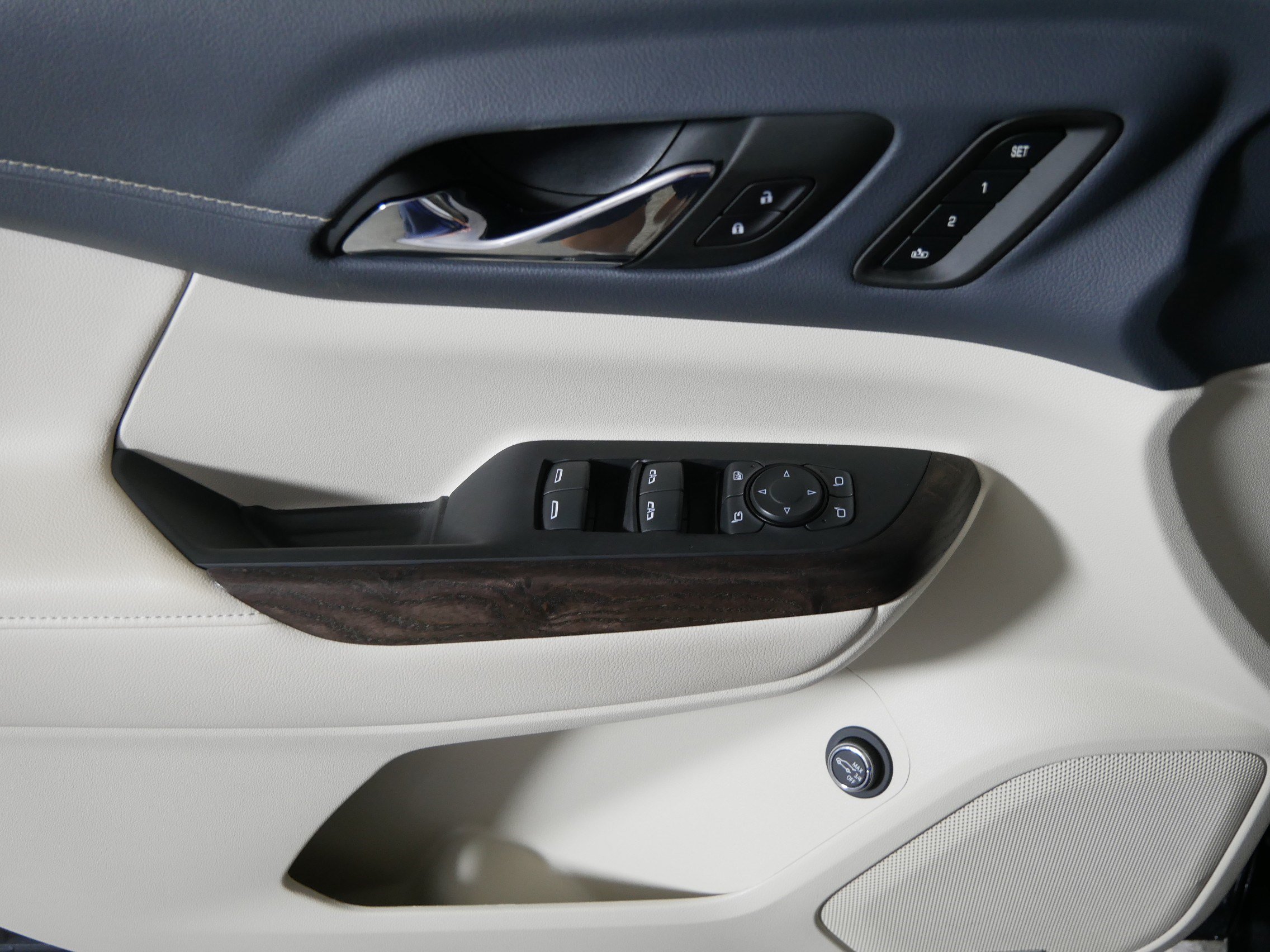 Used 2022 GMC Acadia Denali w/ Denali Ultimate Package FWD image 19