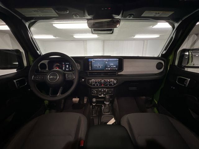 Used 2025 Jeep Gladiator Sport AWD/4WD image 19