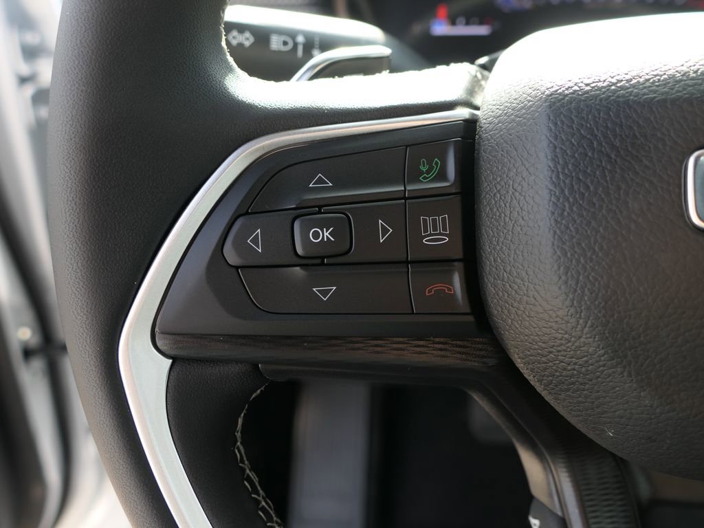 Used 2025 Jeep Grand Cherokee Laredo X image 12