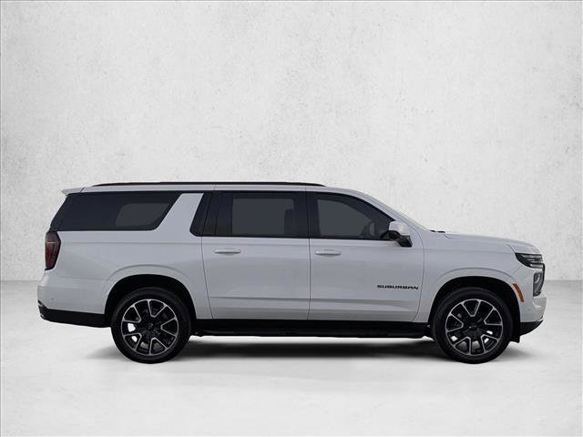 Used 2025 Chevrolet Suburban RST RWD image 4