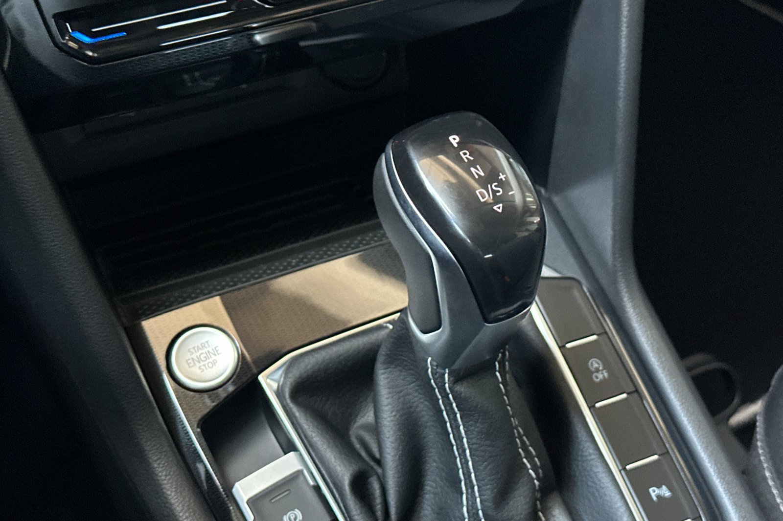 New 2026 Volkswagen Taos SE FWD image 19