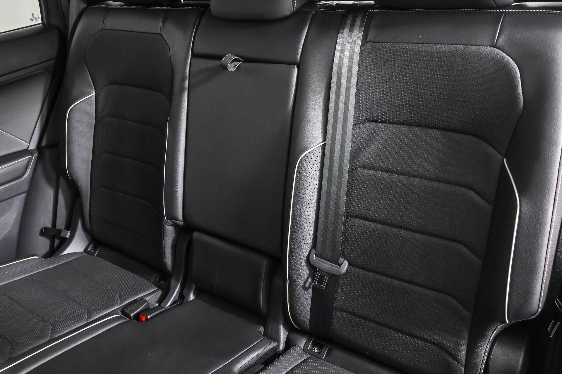 Used 2024 Volkswagen Tiguan SEL R-Line image 39