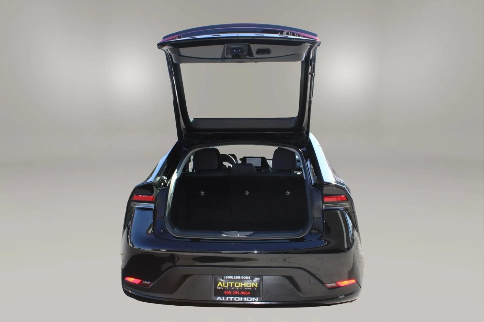 Used 2025 Toyota Prius LE FWD image 7