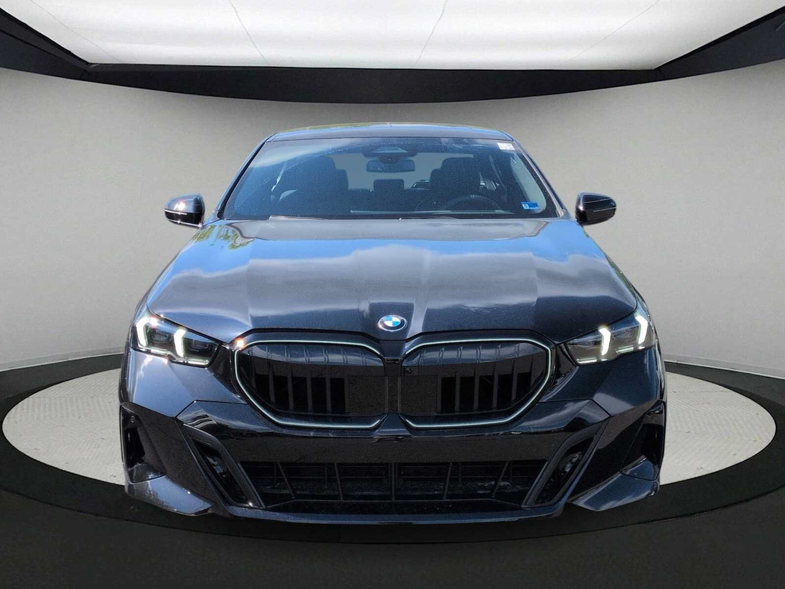 Used 2027 BMW 530i xDrive w/ M Sport Package AWD/4WD image 3