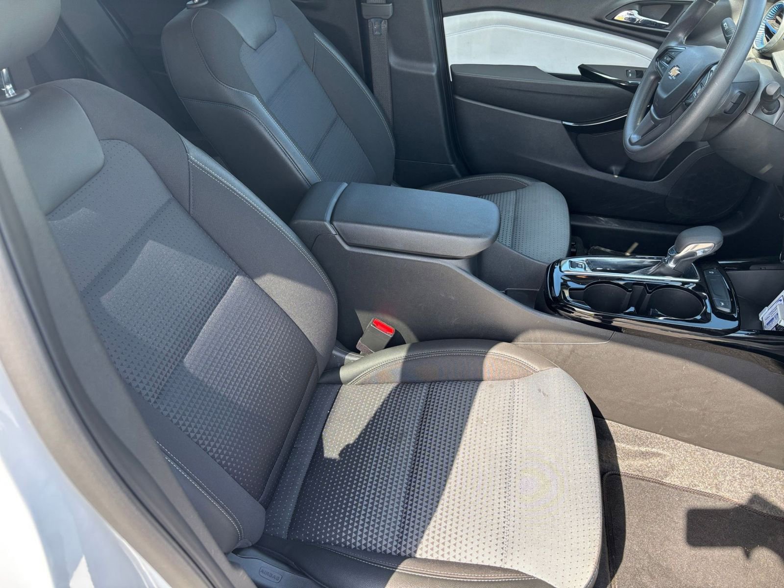 Used 2025 Chevrolet Trax LT image 35