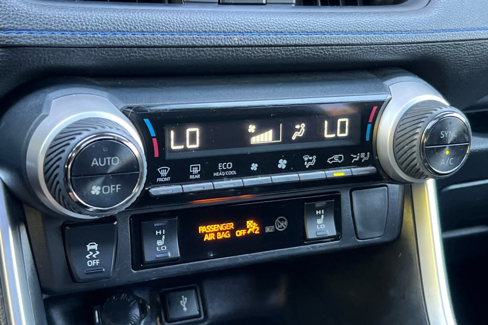 Used 2020 Toyota RAV4 XSE w/ XSE Grade Weather Package AWD/4WD image 22