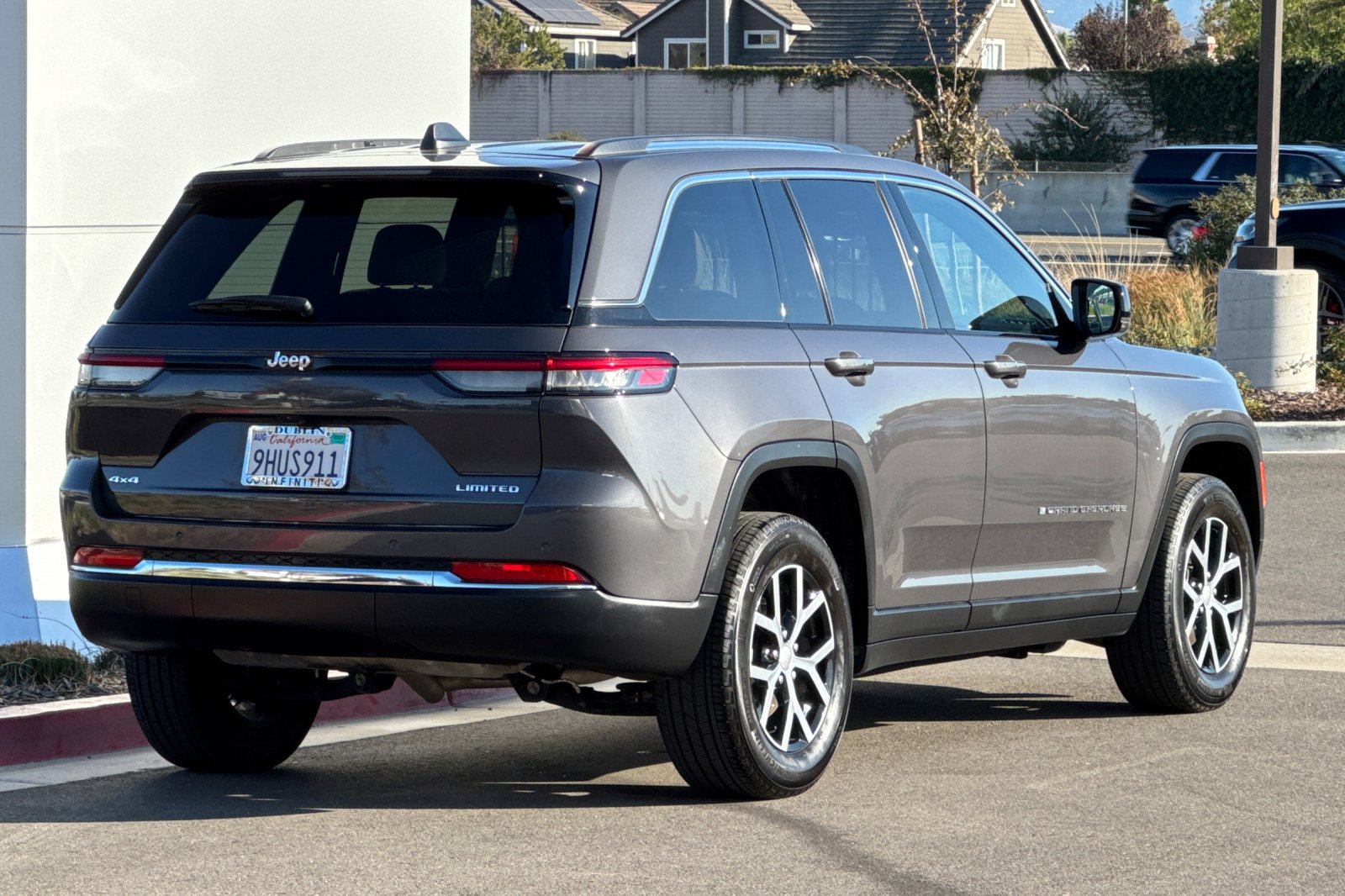 Used 2023 Jeep Grand Cherokee Limited w/ Trailer Tow Prep Group (B) AWD/4WD image 4