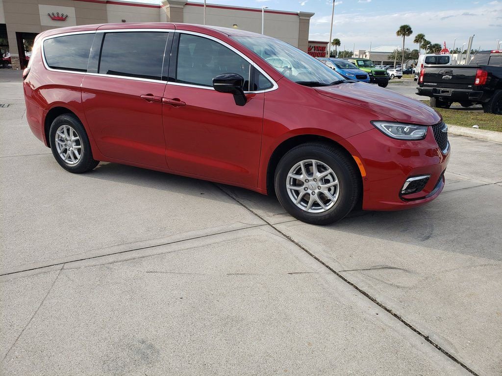 New 2026 Chrysler Pacifica Select image 6