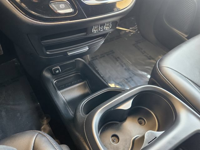 Used 2025 Chrysler Pacifica Select FWD image 22