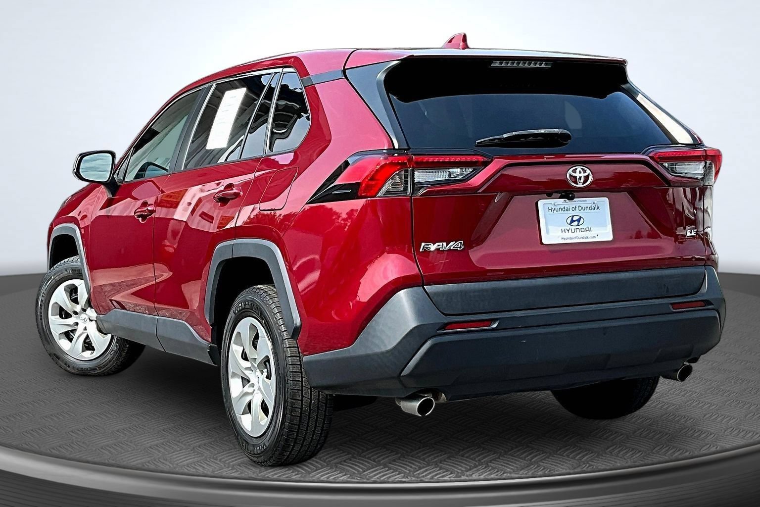 Used 2022 Toyota RAV4 LE FWD image 3