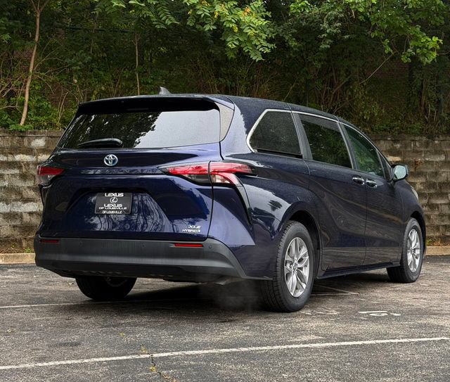Used 2022 Toyota Sienna XLE FWD image 5