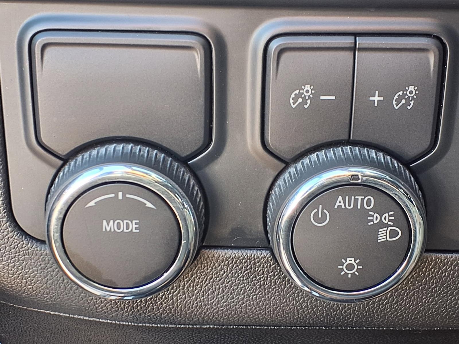 Used 2025 Chevrolet Tahoe LT image 9