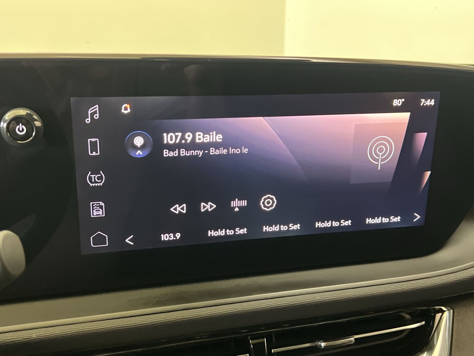 Used 2025 Buick Envista Sport Touring w/ Experience Buick Package FWD image 17