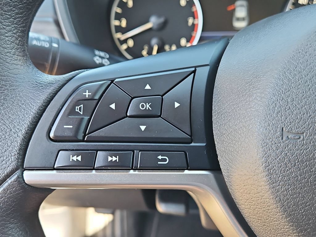 Used 2025 Nissan Altima 2.5 SV FWD image 21