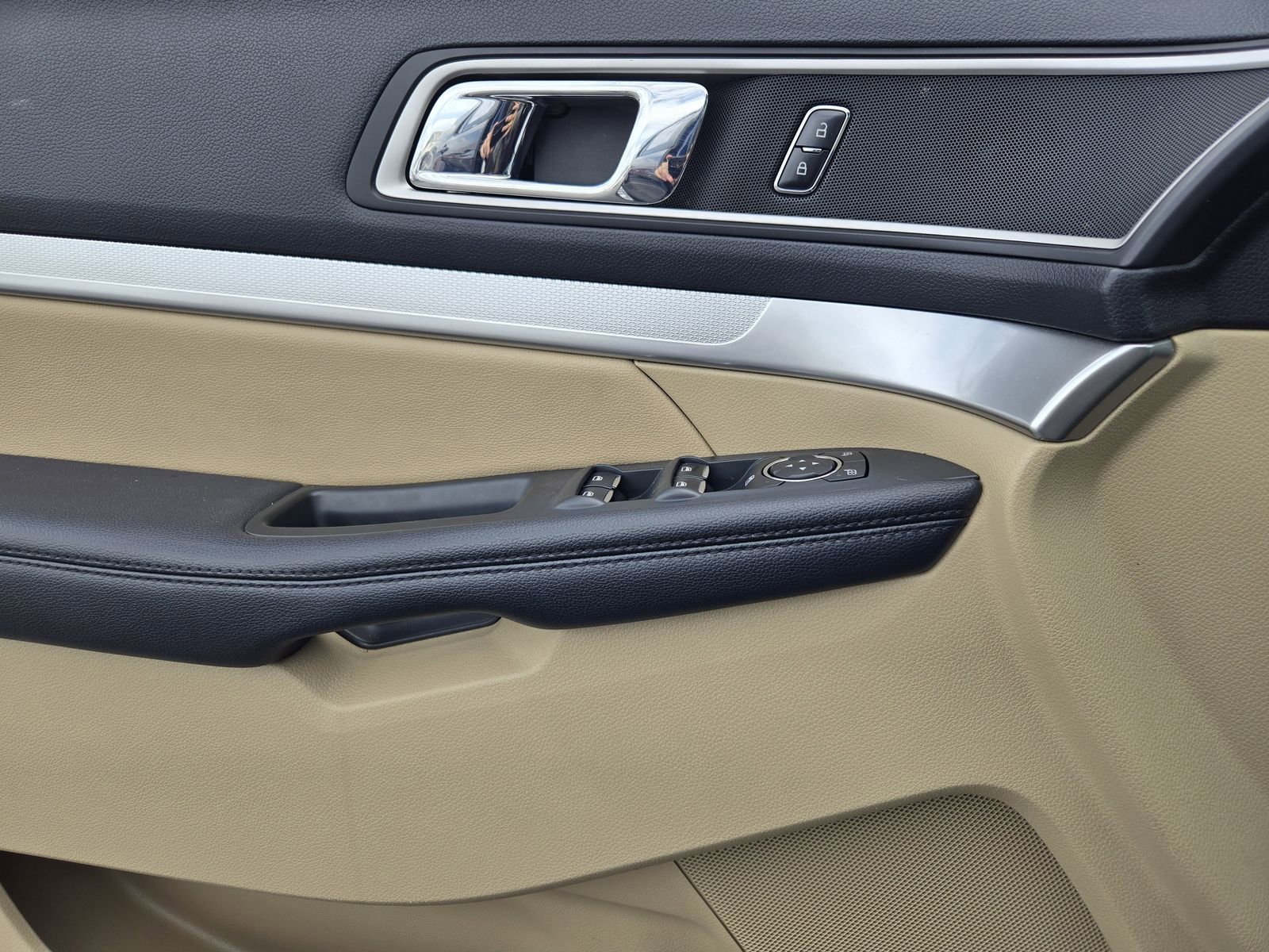 Used 2017 Ford Explorer XLT image 20