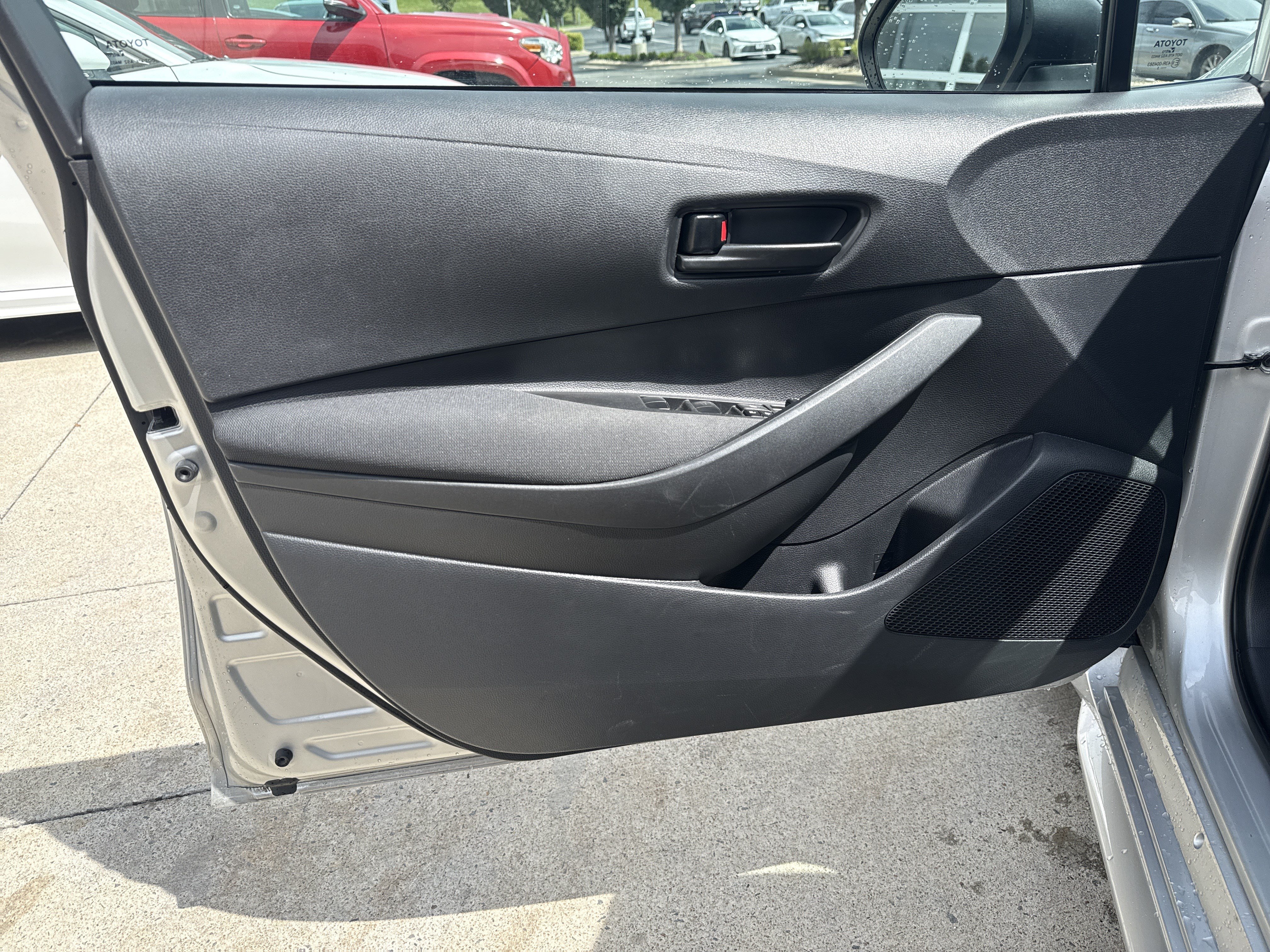 Used 2025 Toyota Corolla LE FWD image 13