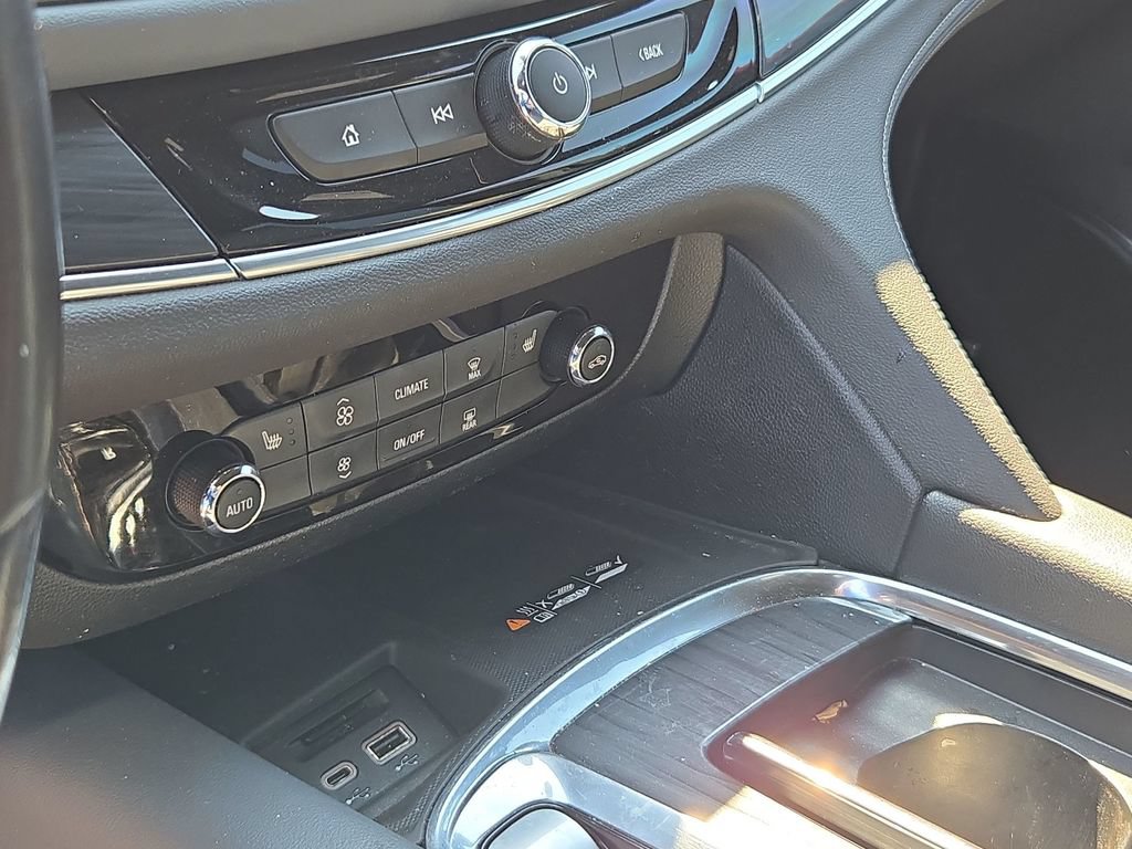 Used 2022 Buick Enclave Essence w/ Experience Buick Package FWD image 14