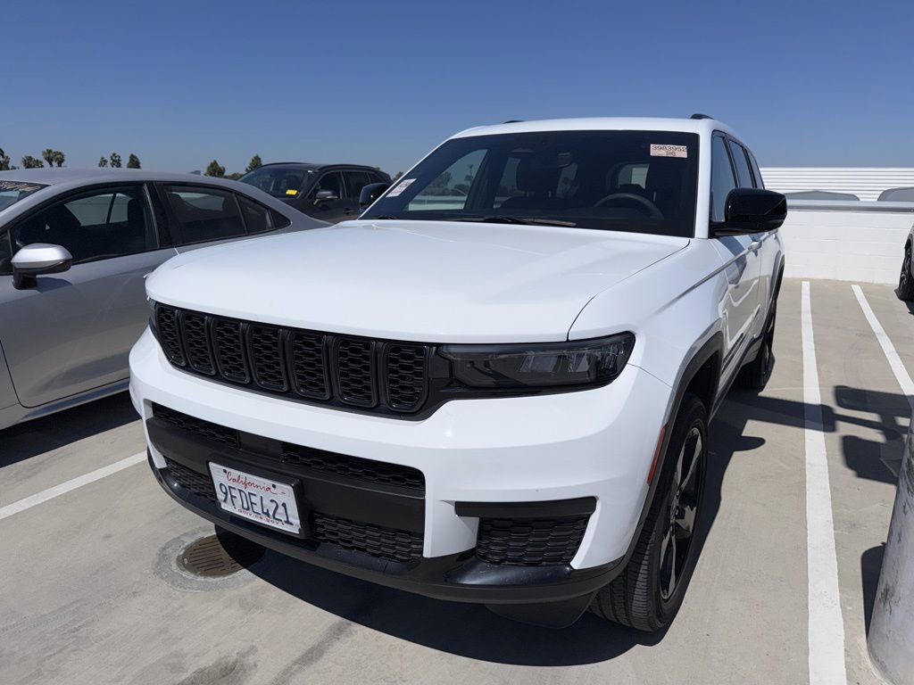 Used 2023 Jeep Grand Cherokee L Laredo image 2