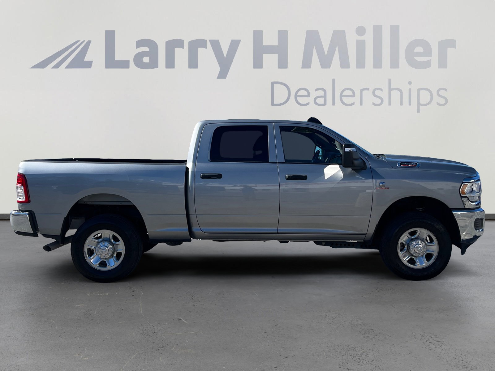 Used 2024 RAM 2500 Tradesman w/ Chrome Appearance Group image 6