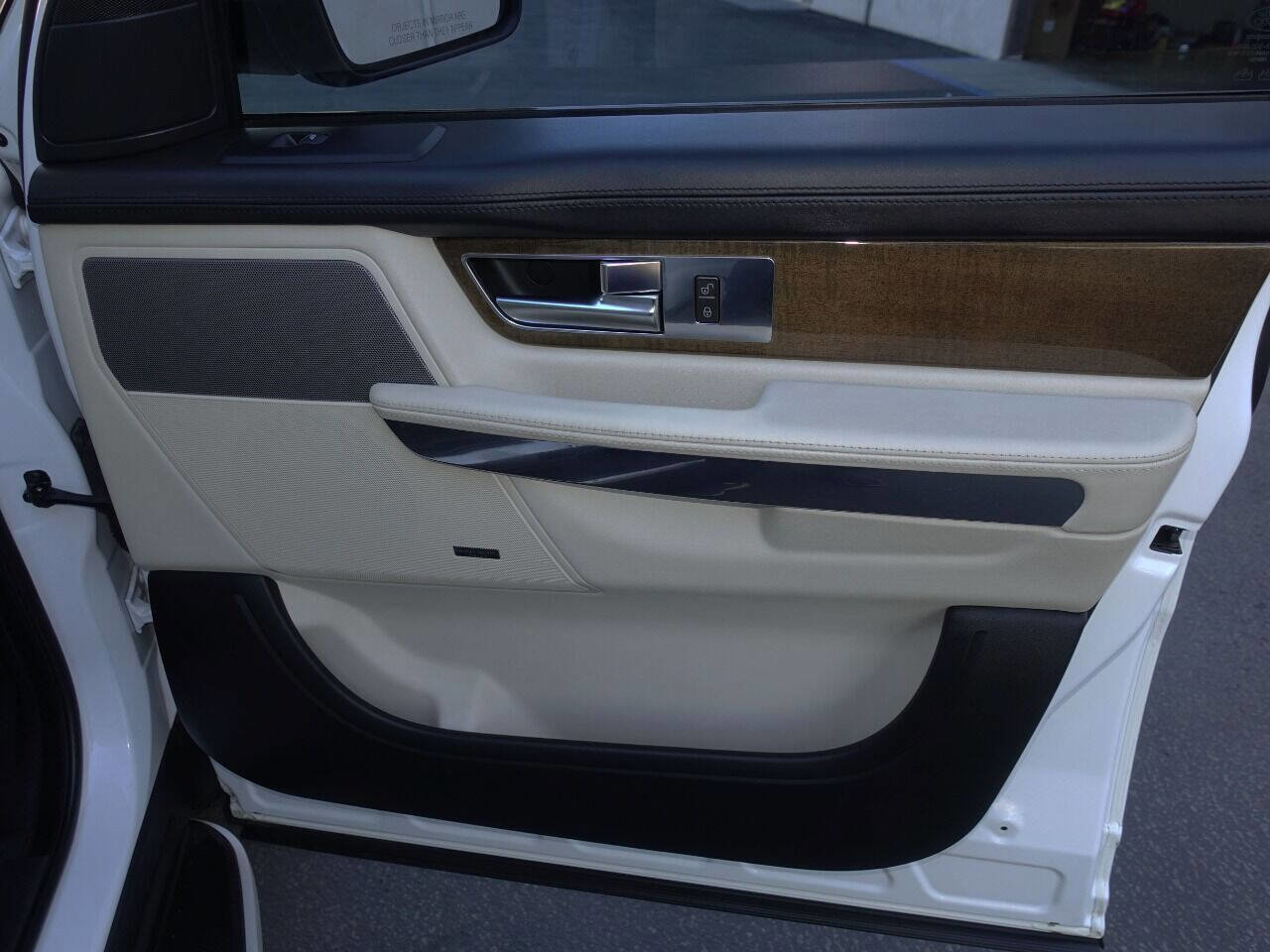 Used 2012 Land Rover Range Rover Sport Supercharged AWD/4WD image 40