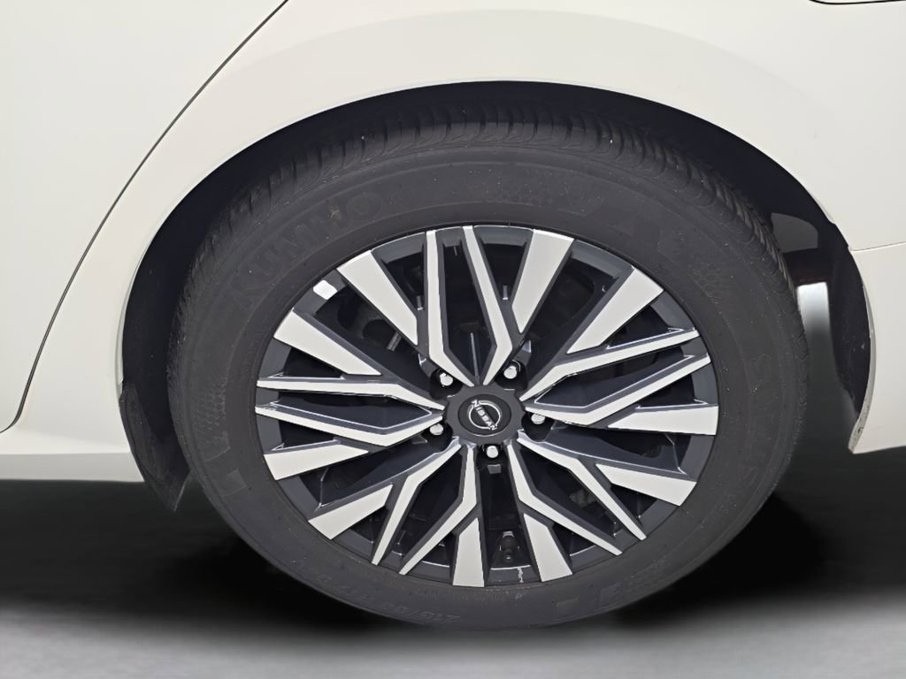 Used 2025 Nissan Altima 2.5 SV FWD image 30