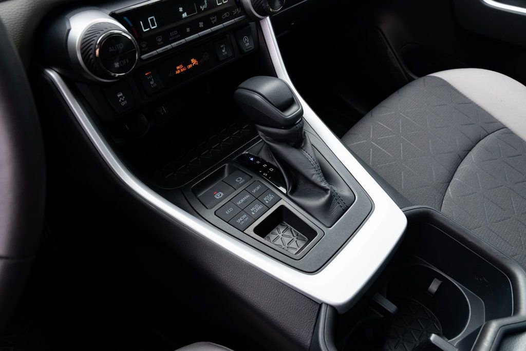 Used 2025 Toyota RAV4 XLE w/ Convenience Package image 17