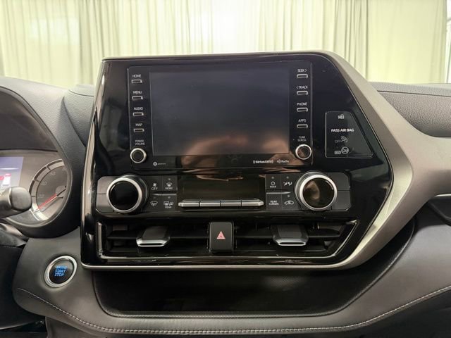 Used 2020 Toyota Highlander LE image 16