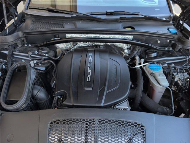 Used 2018 Porsche Macan AWD/4WD image 25