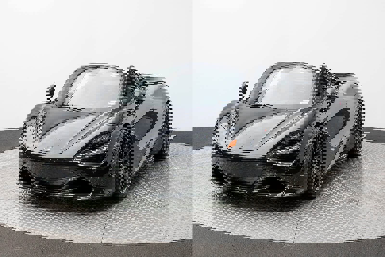 Used 2023 McLaren 720S Spider image 1