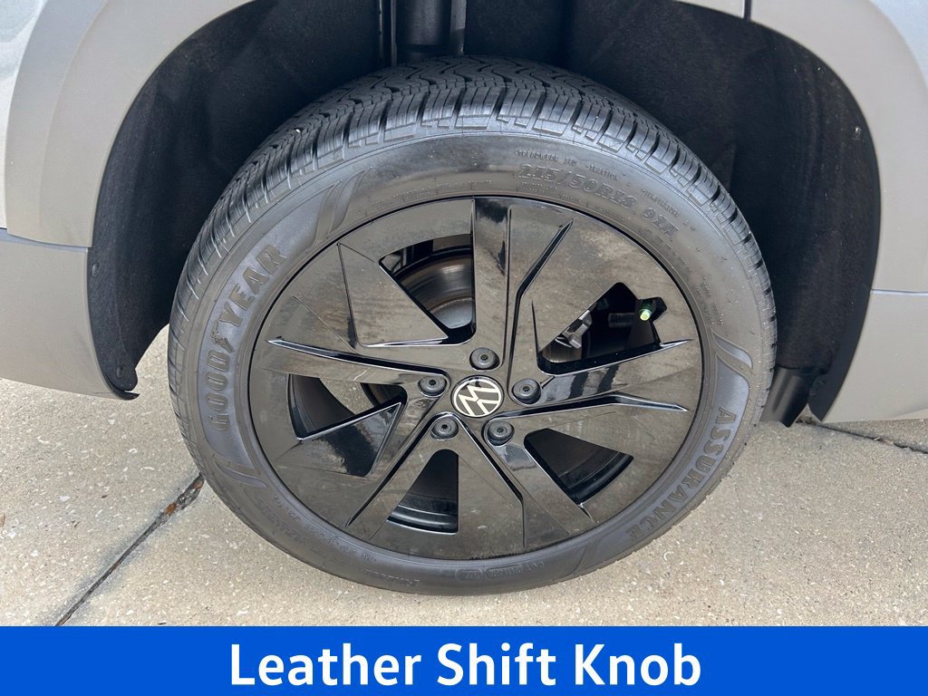Certified 2026 Volkswagen Taos SE w/ Black Wheel Package FWD image 29