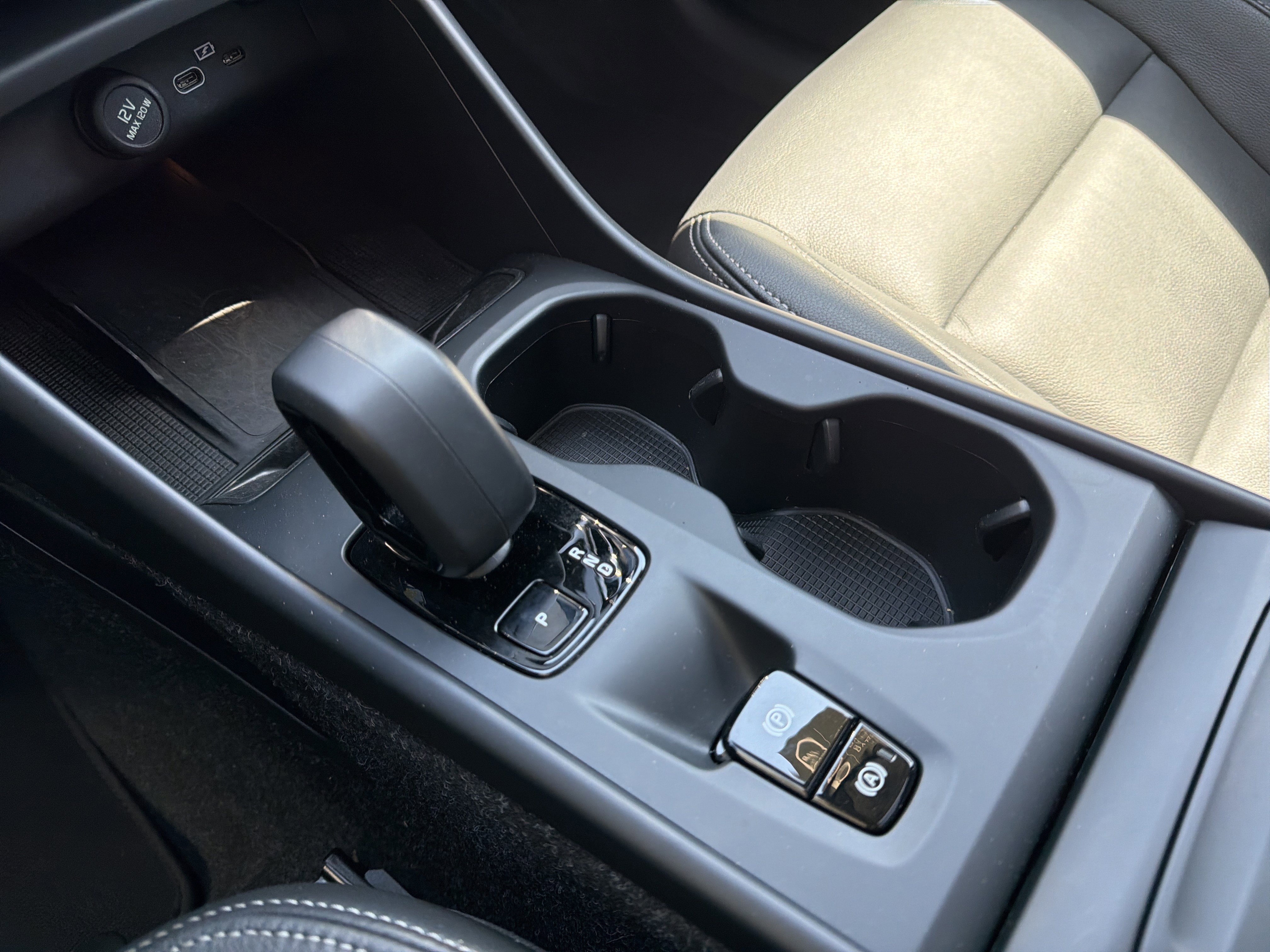Certified 2025 Volvo XC40 B5 Core image 26