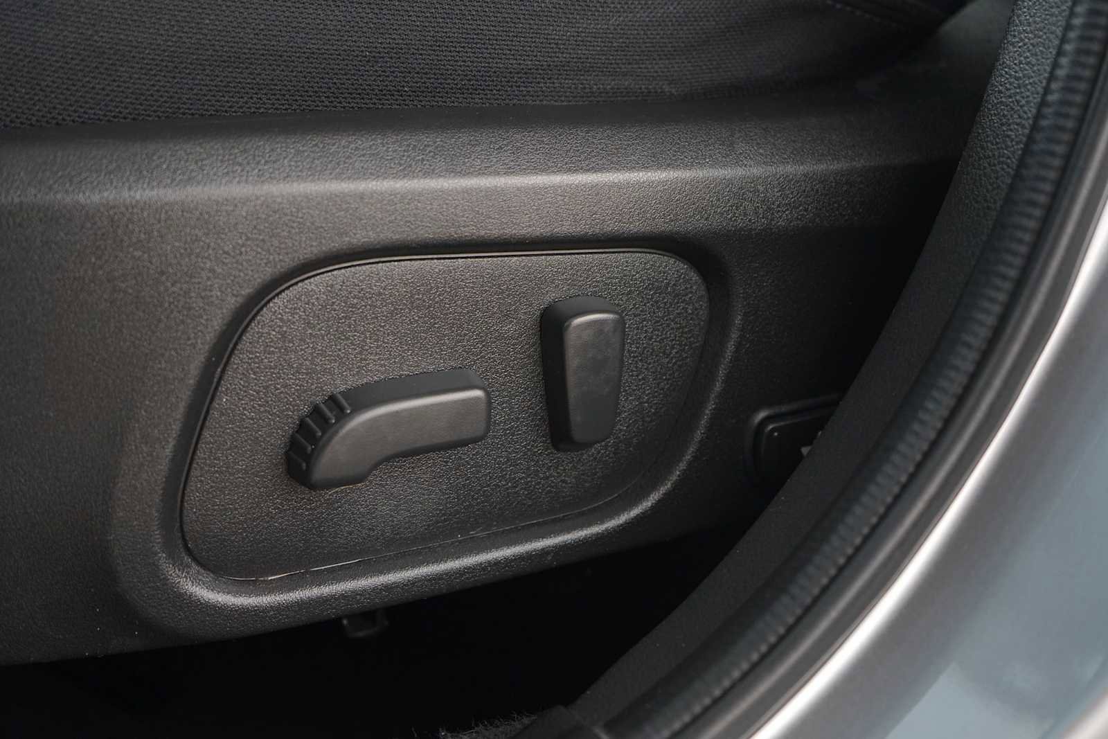 Used 2015 Subaru Forester 2.5i Premium w/ All-Weather Package image 12