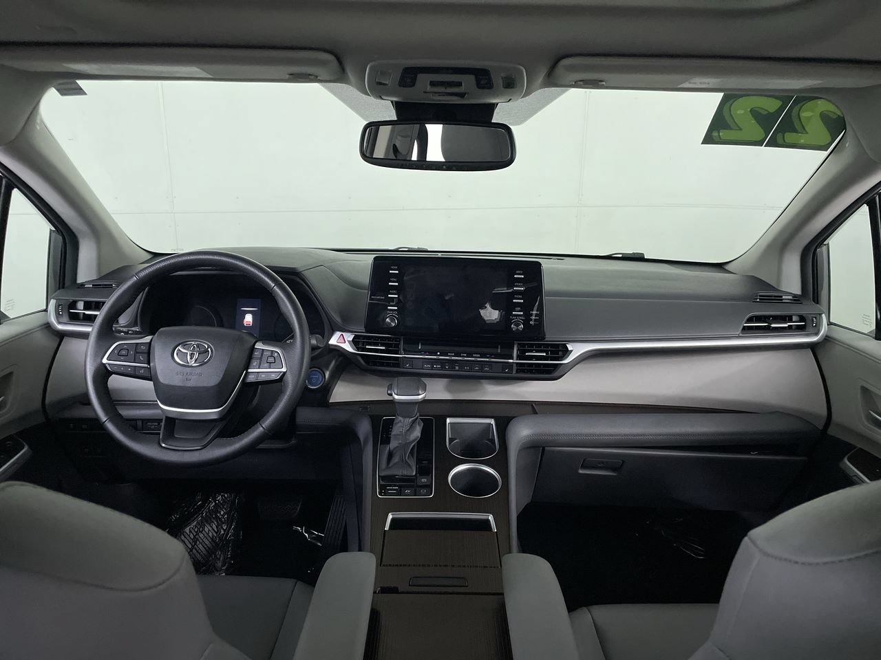 Used 2022 Toyota Sienna XLE FWD image 28