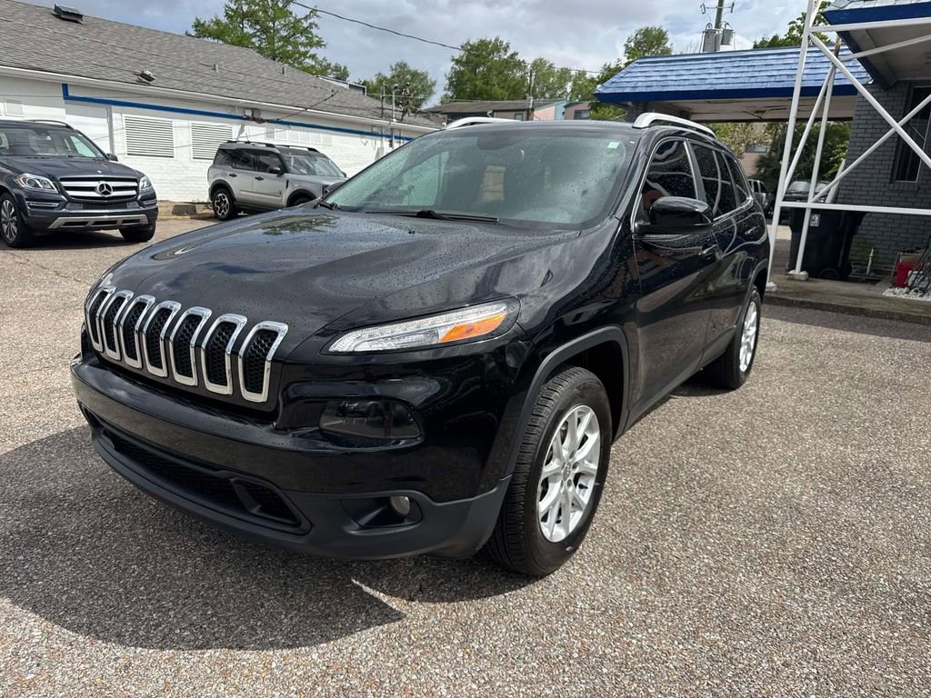 Used 2017 Jeep Cherokee Latitude image 3