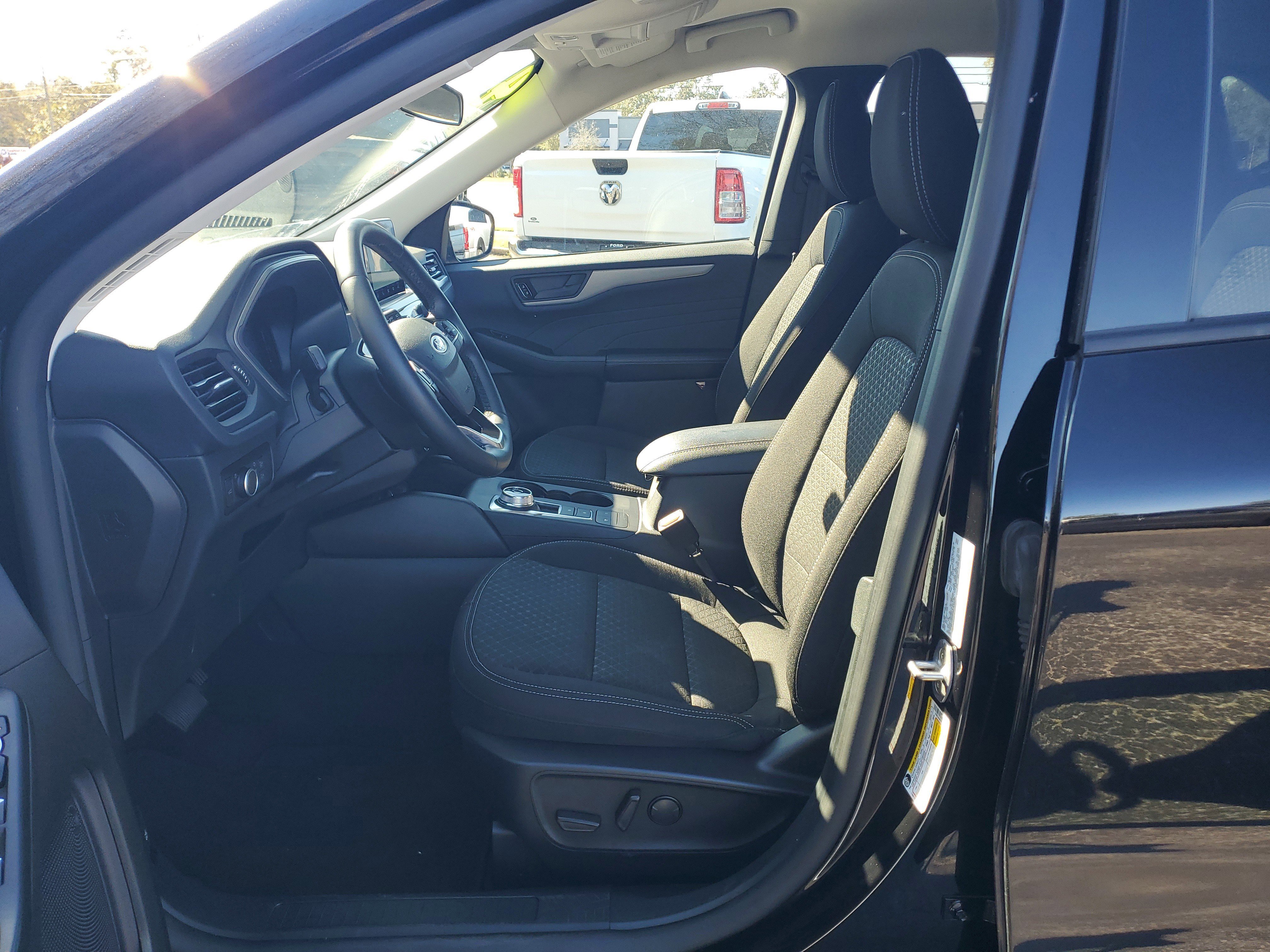 Used 2024 Ford Escape Active w/ Cold Weather Package image 17