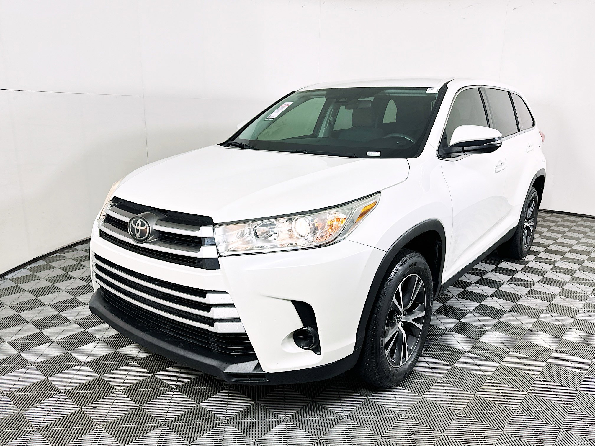 Used 2019 Toyota Highlander LE image 7