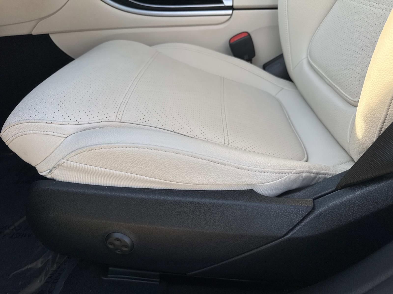 Used 2025 Mercedes-Benz C 300 Sedan image 17